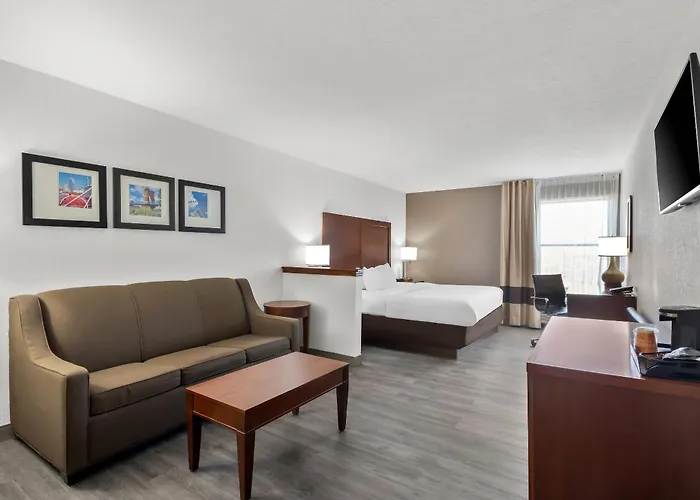 Comfort Inn & Suites Cincinnati Eastgate