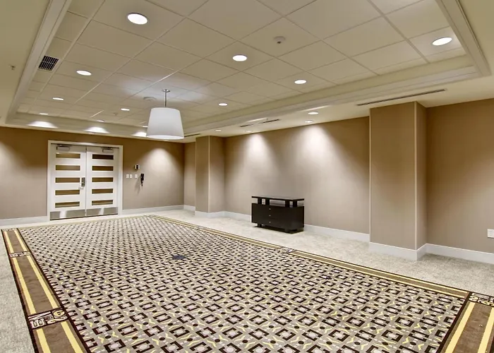 Hampton Inn And Suites Cincinnati - Downtown